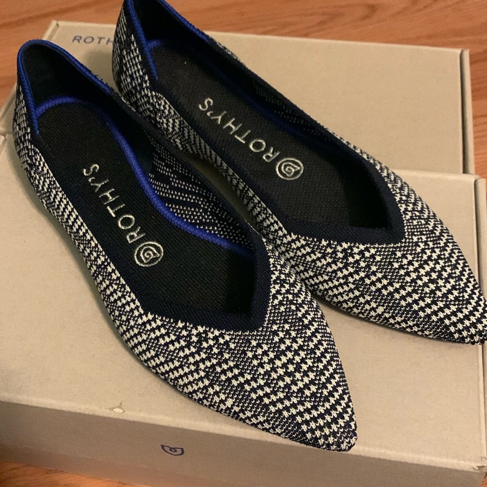ROTHY’S The Point in Navy Houndstooth - Size 8.5